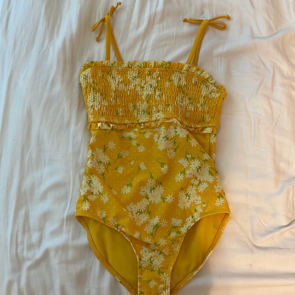Girls daisy printed swimsuit